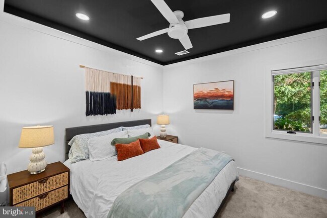 Building Photo - 5510 Beach Dr