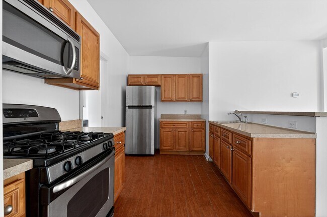 Building Photo - 359 Palisade Ave