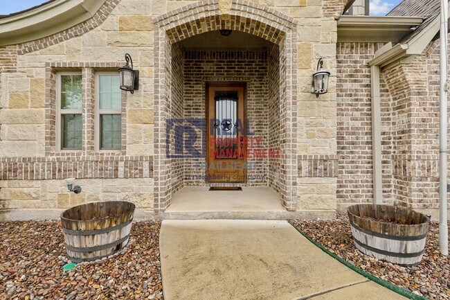 Building Photo - 113 Maral Ln
