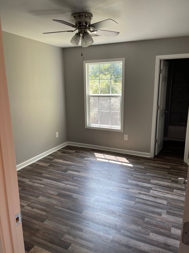Building Photo - 3 Bedroom Duplex in Gainesville