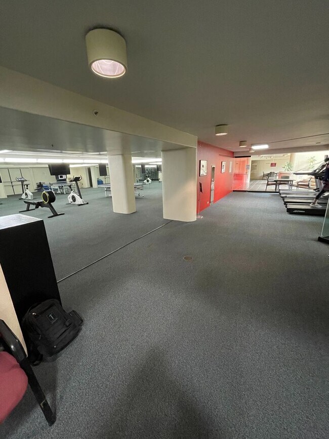 Building Photo - 1 Bed 1 Bath 1 Parking Gorgeous Views 33rd Floor in Honolulu Park Place!!!