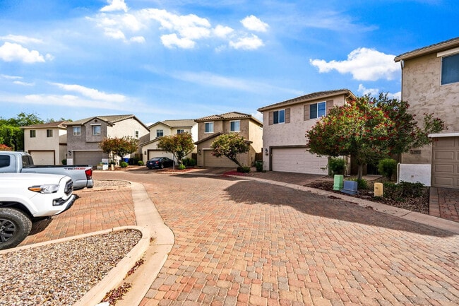 Building Photo - 1637 S Wildrose