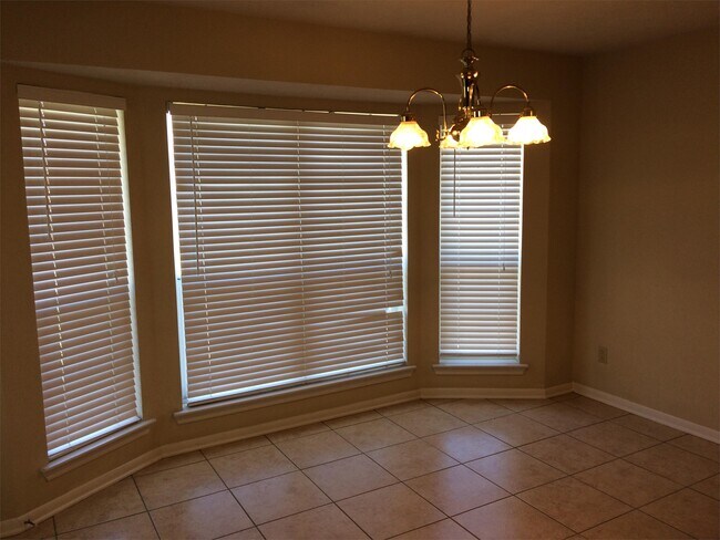 Building Photo - 4009 Hunter Creek Dr