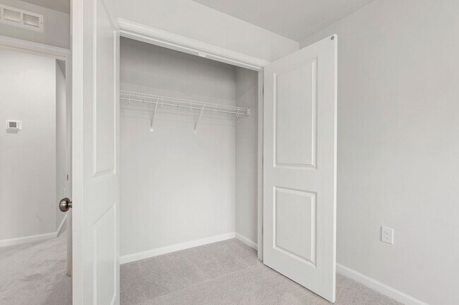 Building Photo - Bright & Beautiful! Modern 3-Bedroom Townh...