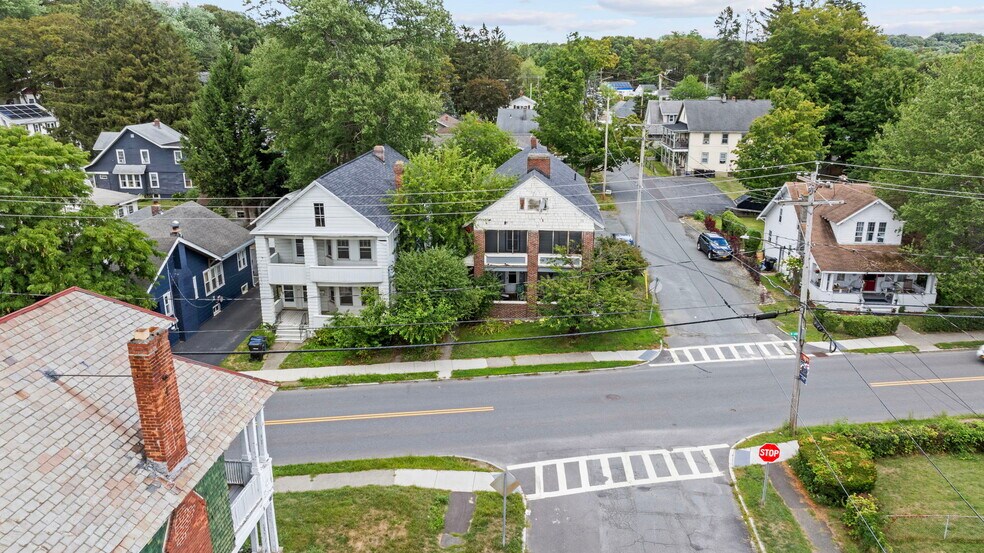 Building Photo - 22 N Lake Ave