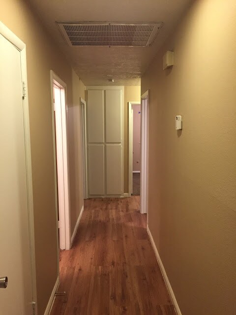 Building Photo - 3 Bedroom 2 Bathroom House