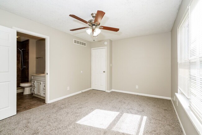 Building Photo - 819 Bitter Bark Ln