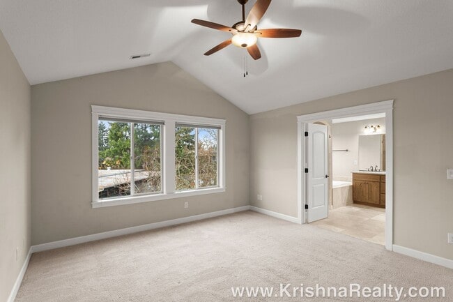 Building Photo - 4 Bedroom 3 Bath Upscale Luxury Fishers Landing Townhome