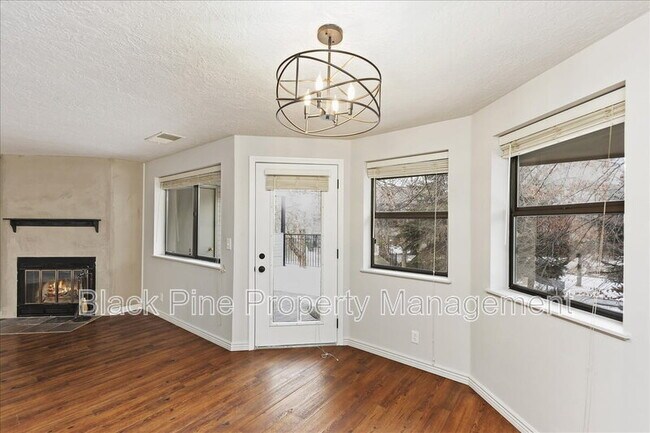 Building Photo - 3675 S Gekeler Ln