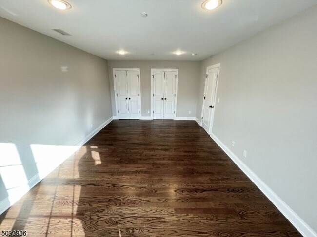 Building Photo - 7 N Ridge Cir