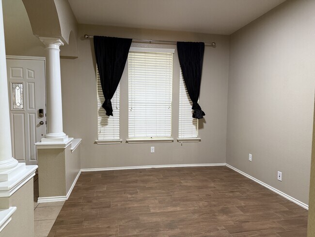 Building Photo - 6208 Melanie Dr
