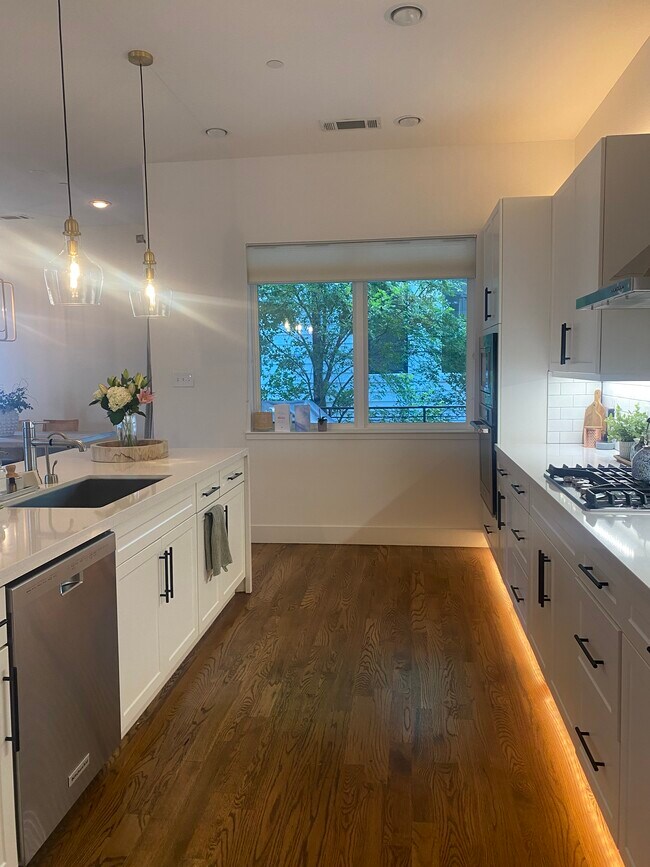 Building Photo - 5705 Bryan Pkwy