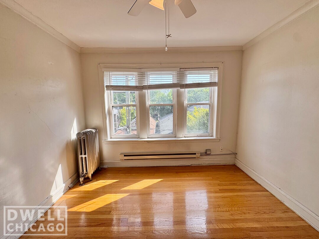 Building Photo - 4208 N Clark St