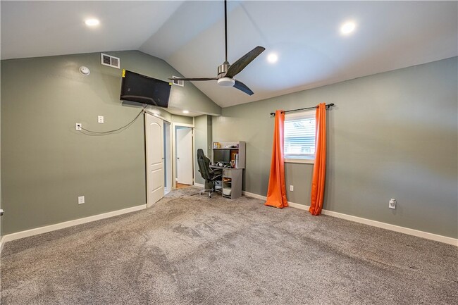 Building Photo - 414 Hochberg Rd