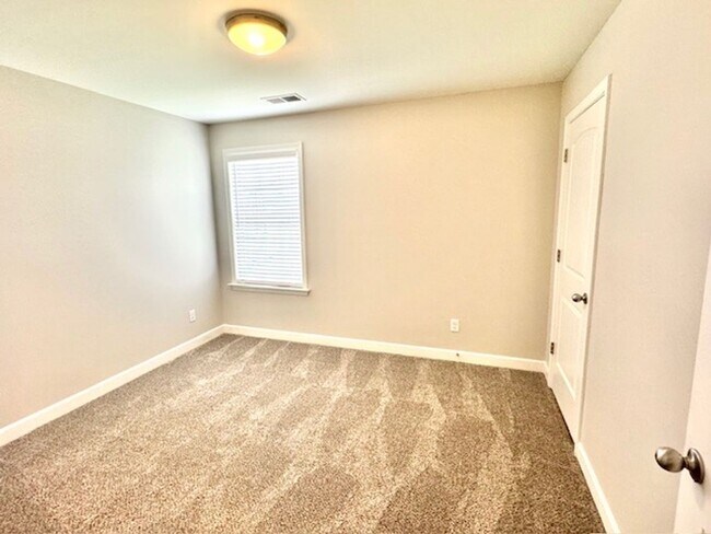 Building Photo - TuckerLanding5592