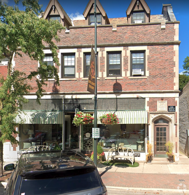 Building Photo - 731 Elm St