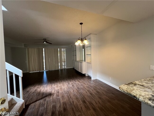 Building Photo - 5365 Cove Cir