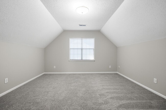 Building Photo - Newly renovated 3Bd 2.5bath SFH in Chadbury Concord