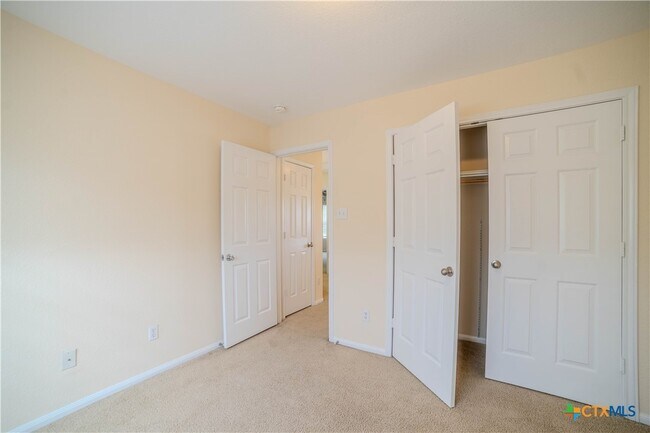 Building Photo - 206 Crowfoot Dr
