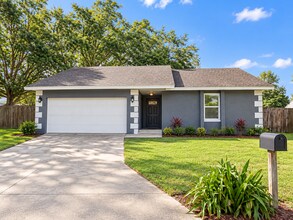 Building Photo - 357 Santiago Ct