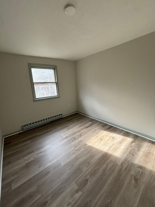 Building Photo - Beautiful 4 Bedroom 1.5 Bath House in Pottstown!