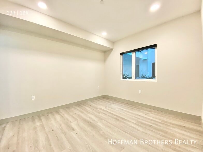 Building Photo - 1532 Brockton Ave