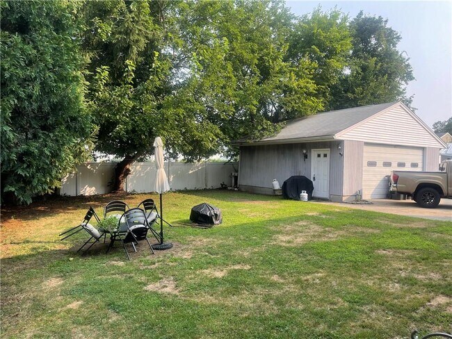 Building Photo - 4 Brayton Ct