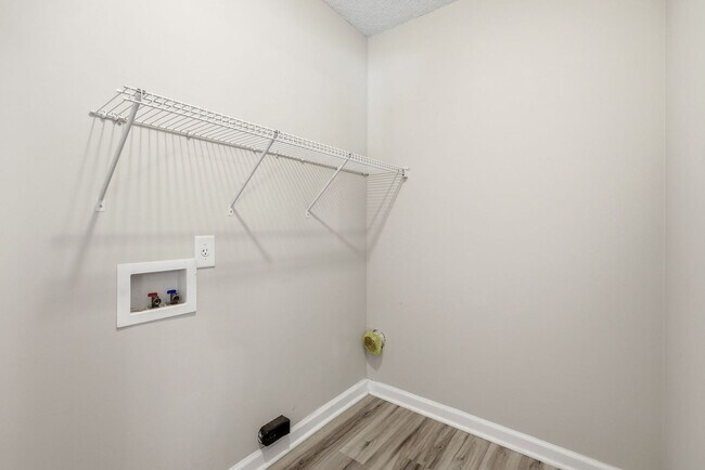 Building Photo - Welcome to Overbrook!