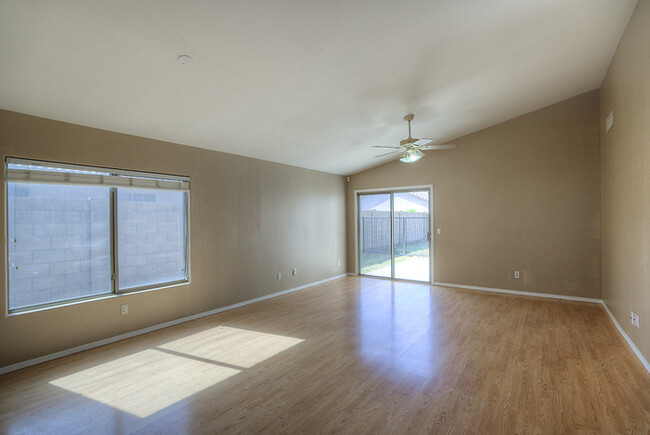 Building Photo - 3Bed/2Bath House at Greenway/Litchfield! J...