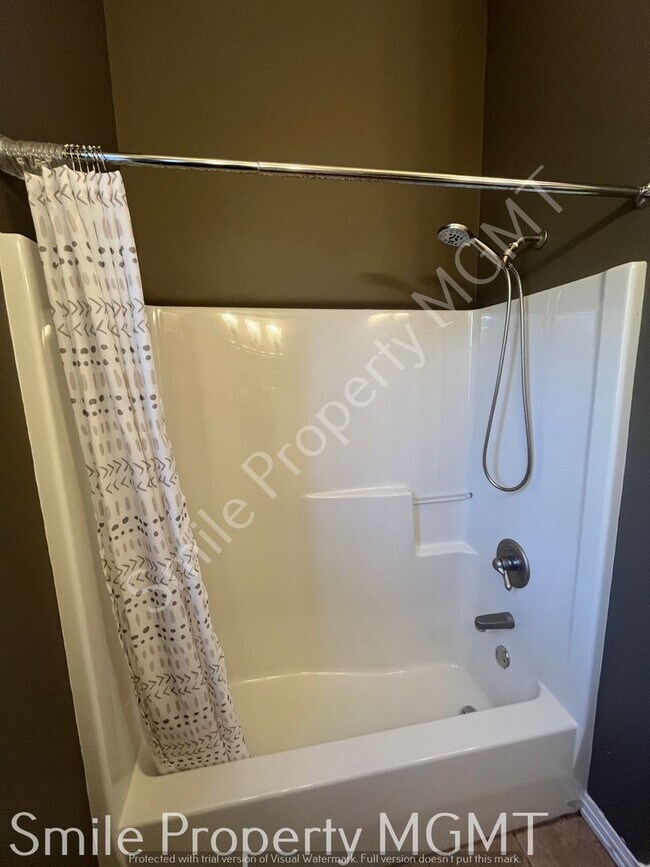 Building Photo - single house