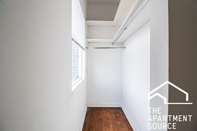 Building Photo - 3024 N Halsted St