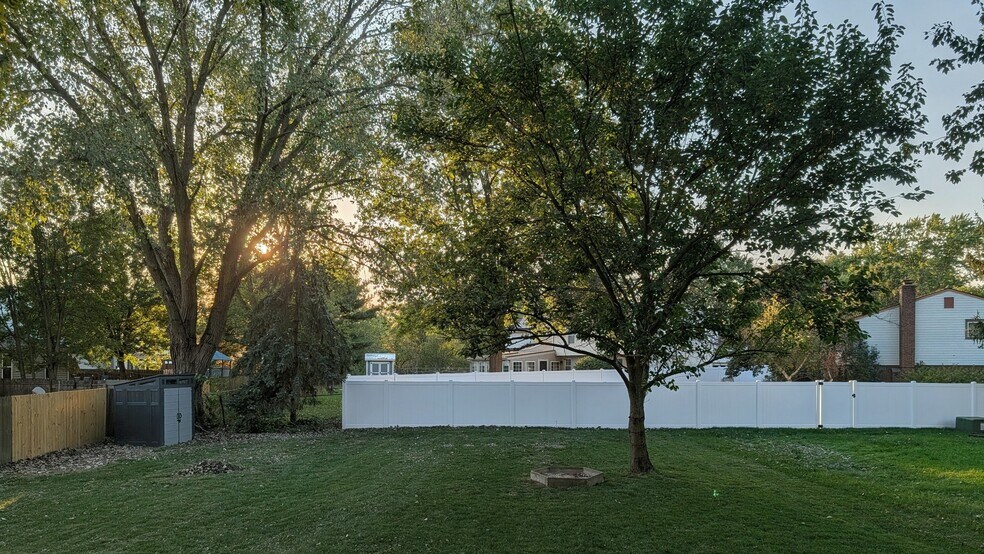Building Photo - 8711 Blessing Dr