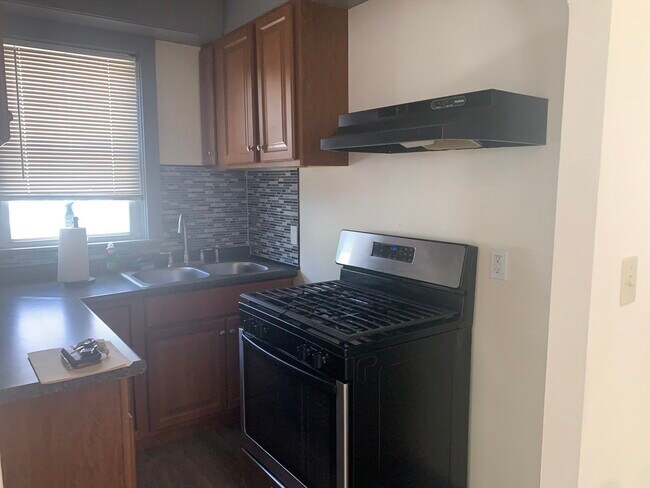 Building Photo - 549 4th St