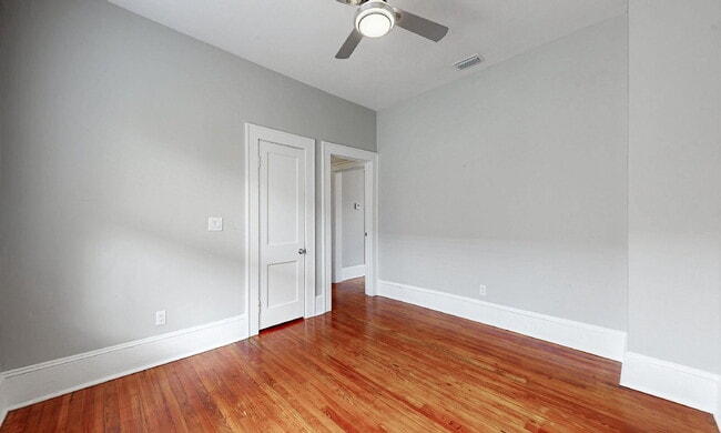 Building Photo - Stunning Upstairs 2-Bed, 1-Bath, Kitchen, ...