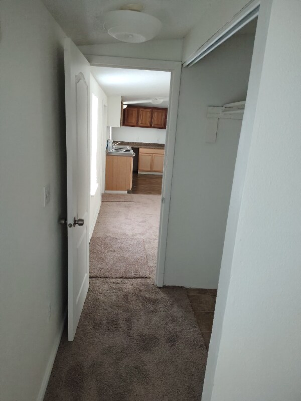 Building Photo - 128 SE Guinevere Ct