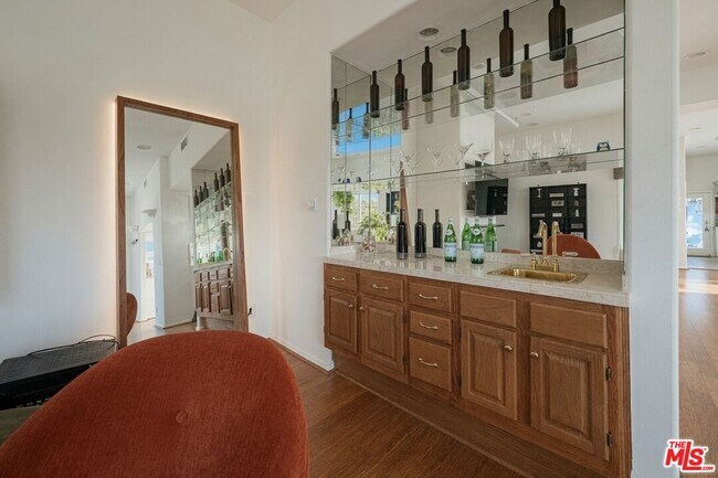 Building Photo - 15330 Del Gado Dr