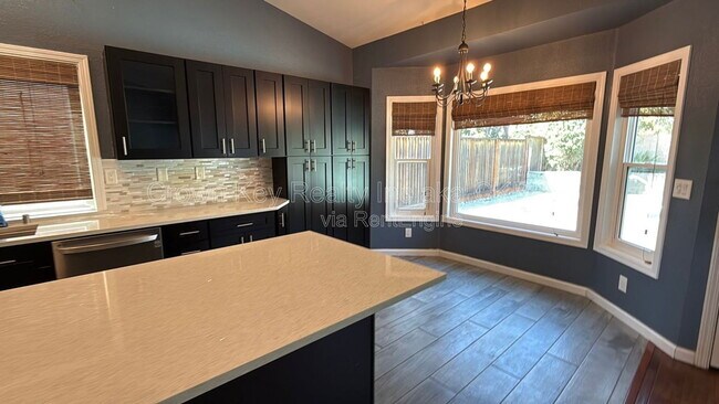 Building Photo - 885 Tom Fowler Dr