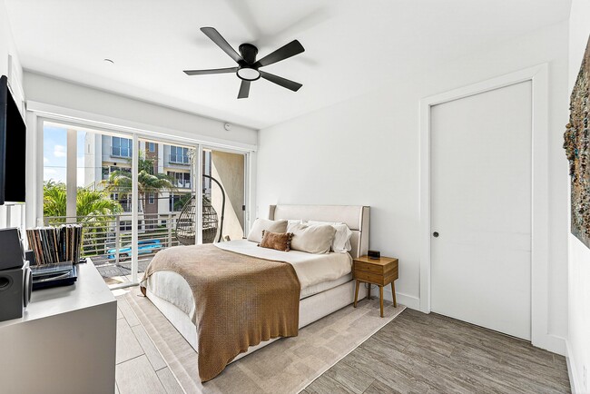 Building Photo - 1034 NE 18th Ave