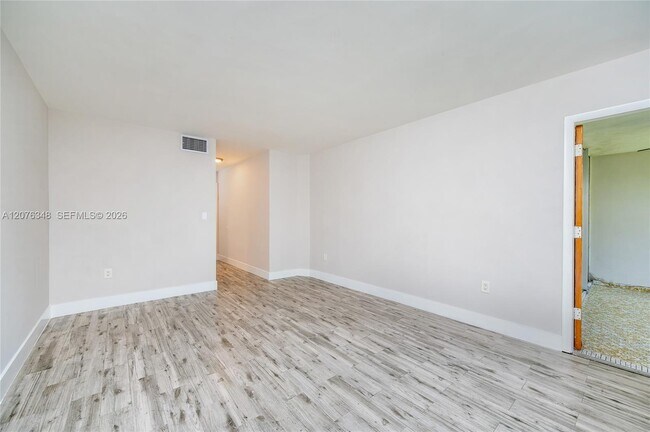 Building Photo - 1690 NE 191st St