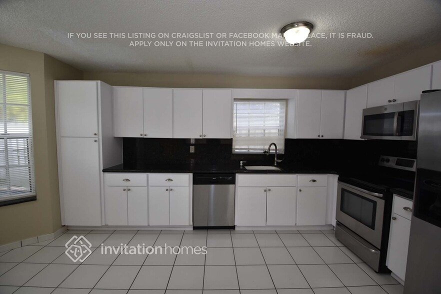 Building Photo - 15290 SW 51st St