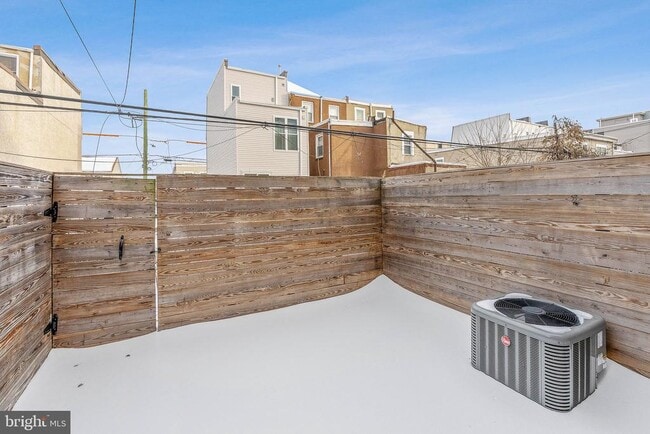 Building Photo - 2153 N Franklin St