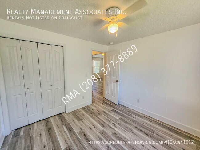 Building Photo - 2717 E Sandgate Ave