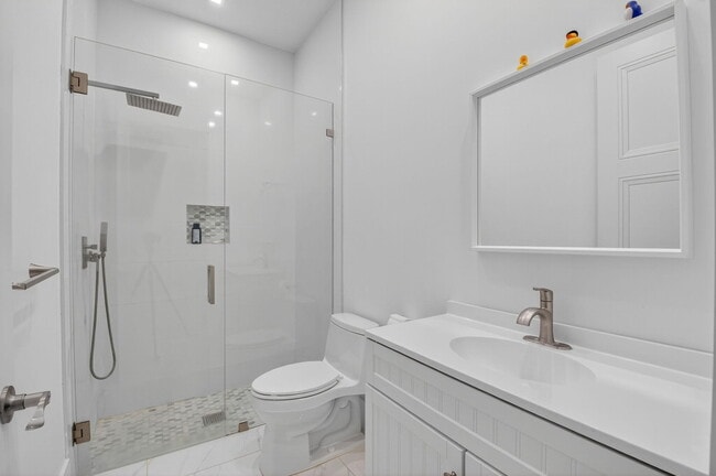 Building Photo - 711 NE 6th St