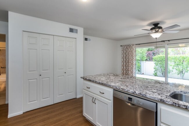Building Photo - In the heart of Westlake Village this sing...