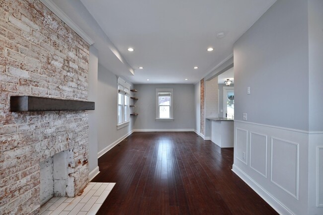 Building Photo - 693 Wilson Ave