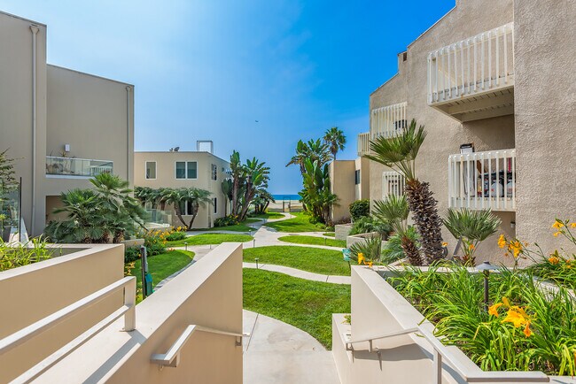 Building Photo - 7301 Vista del Mar