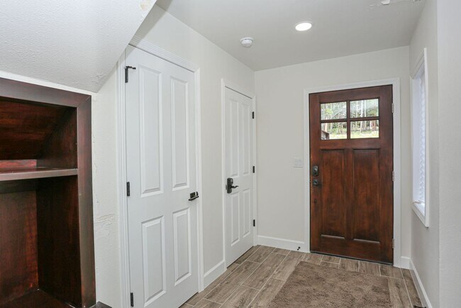 Building Photo - Updated Baldy Breckenridge Townhome! Summer lease! Dogs negotiable!