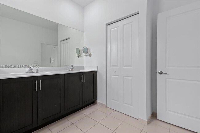 Building Photo - 2652 SE 13th St