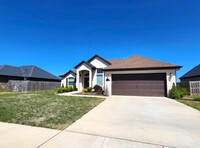 Building Photo - 1740 Sunrise Cir