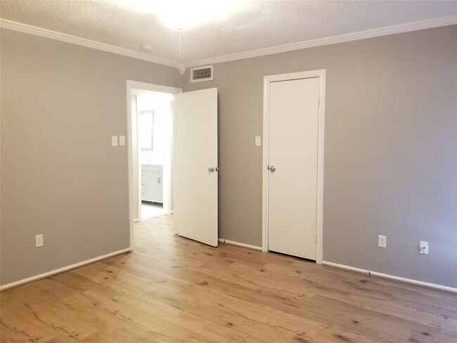 Building Photo - 7950 N Stadium Dr